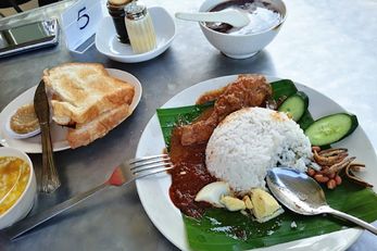 Uncle Chow Kopitiam 金马仑早餐